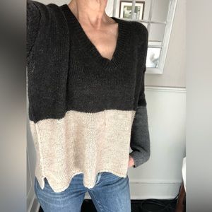 360 Cashmere V neck size L